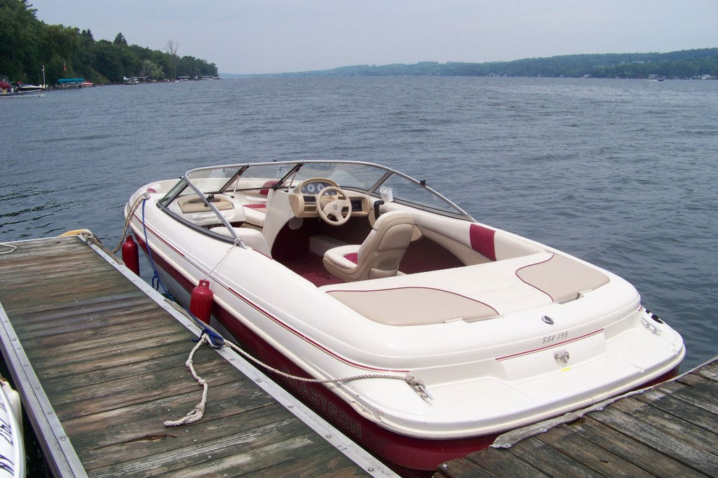 19' Glastron 190HP Available to Rent at East Bluff Harbor in Penn Yan, NY