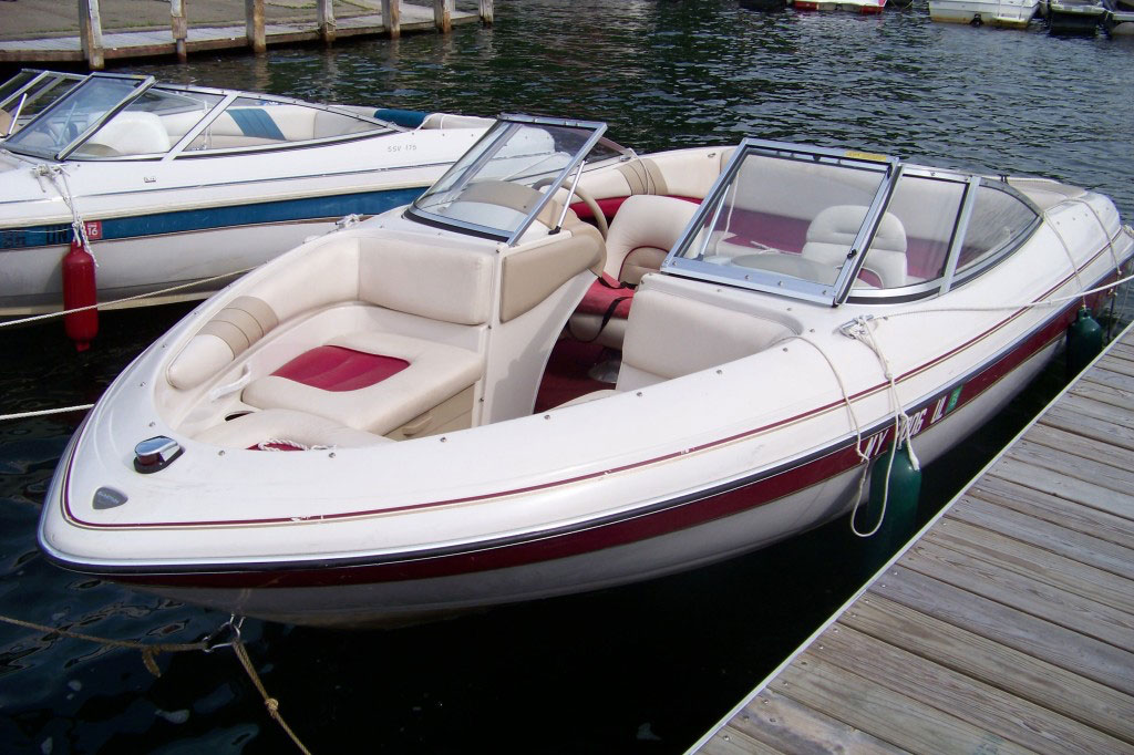 19' Glastron 190HP Available to Rent at East Bluff Harbor in Penn Yan, NY